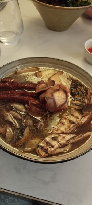  at brEAThe Restaurant | Sushi végétal à Paris in Paris