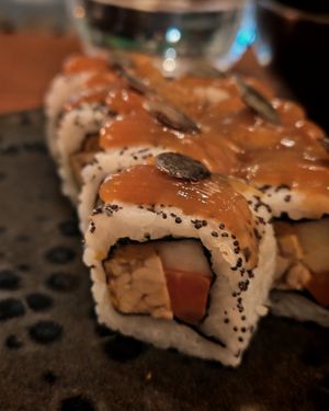 Orange-marinated tempeh, roasted carrots, raw kohlrabi, shiatsu squash purée, poppy seeds, ponzu sauce, topping: toasted pumpkin seeds at brEAThe Restaurant | Sushi végétal à Paris in Paris