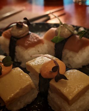 Omelette Vegan "Le pas pondu", sauce gochujang at brEAThe Restaurant | Sushi végétal à Paris in Paris