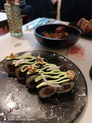 Mushroom & Parsley Sushi at brEAThe Restaurant | Sushi végétal à Paris in Paris
