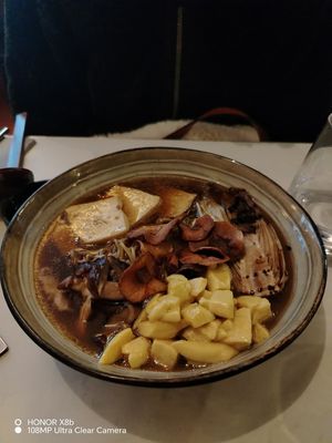 Warm Ramen at brEAThe Restaurant | Sushi végétal à Paris in Paris