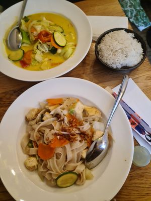 Curry und Reisbandnudeln at Nguyen's Pho House in Vienna