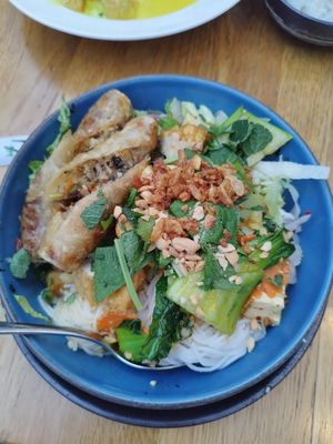 Rice noodles with tofu and spring rolls at Nguyen's Pho House in Vienna