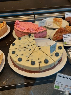 Coconut cake (front, 3.90) & raspberry cake (back, 4.30) at Paradieschen in Linsengericht