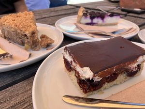 Apfel-Zimt, BlaubeerKeesekuchen und Donauwelle  at Paradieschen in Linsengericht