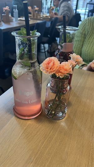 Pink lady  at Mae Aurel in Vienna