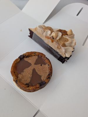 the two vegan options that day at Crème de la Crème in Vienna