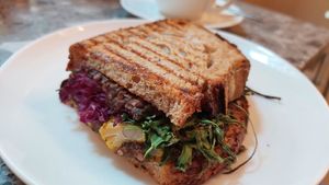 Lentil sandwich with cauliflower at Öfferl in Vienna