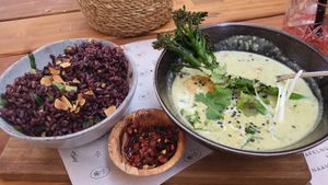 Vegan groene curry at Hippie Fish in Zandvoort