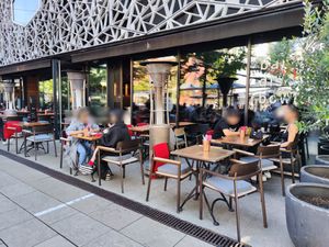 Outdoor seating at Istanbul Grill & More in Lausanne