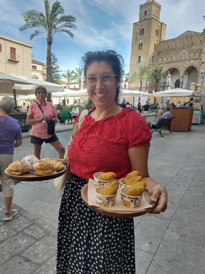 Broodjes met Panelle
& Cazzili: aardappelkroketjes at Vegan Food Tour in Cefalu