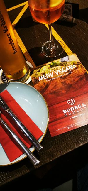 Menu vegano at Bodega Bühlot in Buehl