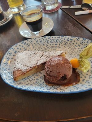 Tarte de Santiago with vegan icecream (not on the menu and not always available) at Bodega Bühlot in Buehl