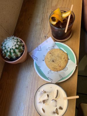 Iced coffee with oat milk, vegan cookie 🤤, cold brew coffee.   at Surry Hills Coffee in Mallorca