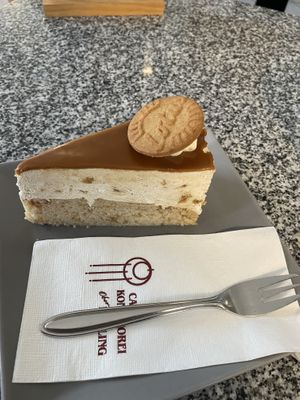 Lotus cake  at Cafe Konditorei Oberdöbling in Vienna