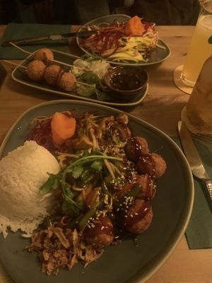 MAKE it RICE, Tofu Balls & Mangosalat  at Sidewalk in Kiel
