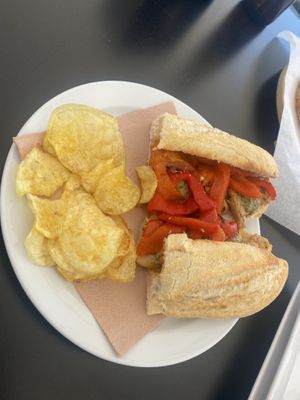 Bocadillo de heura, pimientos y pesto  at Galp in Medina Del Campo