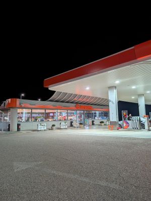 the bar is located in a petrol station at Galp in Medina Del Campo