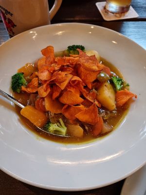 Saisonales Gemüse mit Currysaftl at Luftburg - Kolarik im Prater in Vienna