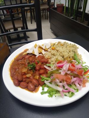 Meal of the day: chili, salad, quinoa at Nandala in Cuenca