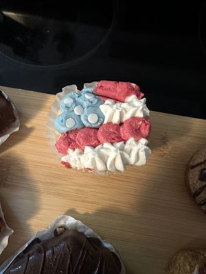 Vanilla cupcake   at Pride Enjoy in Wading River