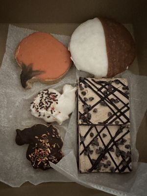 Thanksgiving desserts  at Pride Enjoy in Wading River