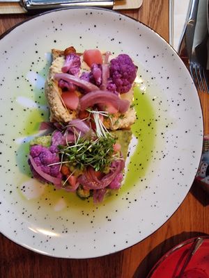 Hummus and avocado spread on sourdough bread (vg) at Café Zehnsiebzig in Vienna