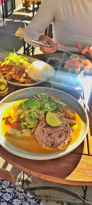 Yellow erdnuss kokos mit tofu statt fleisch at Asian Cuisine Bowl in Vienna