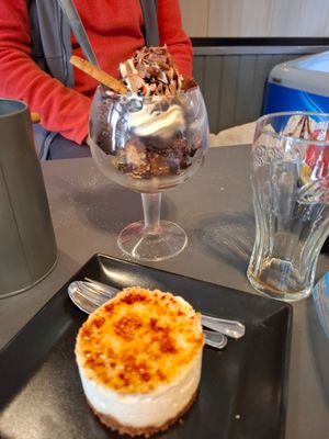 Sundae Brownie and cheesecake crème brulèe at Bistro LaForge in Saint-pardoux