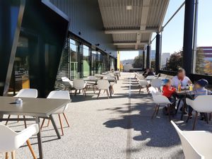 Outdoor seating at Konshi in Volketswil