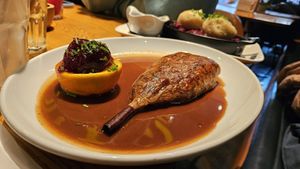 Veganes Ganserl mit Knödeln und Rotkraut at Zuckergoscherl in Vienna