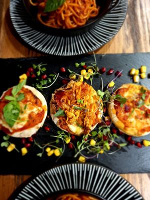 3 Lil Pizzas at Hustle n' Flow in 