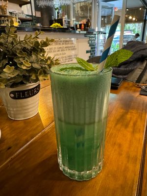 Spirulina lemonade at Hustle n' Flow in 