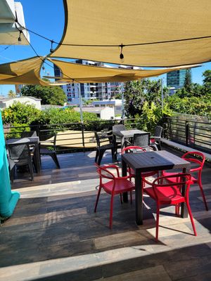Patio area at El Veggie SV Escalón in San Salvador