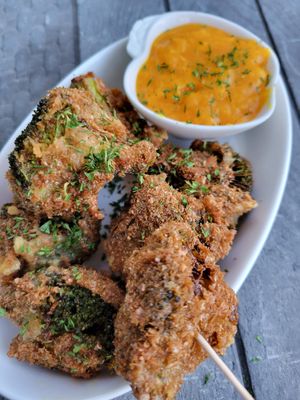 Cauliflower wings with cheese dip at El Veggie SV Escalón in San Salvador