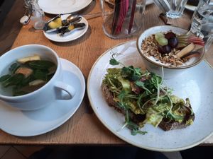 Vegan breakfast + ginger tea at Ströck - Feierabend in Vienna