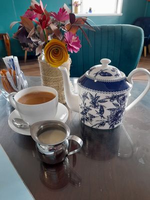 Lovely tea (or coffee) service with choice of plant milks at Dairy Lounge in Warwick