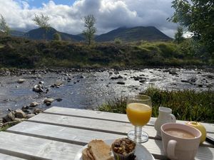Lunch outside at Balsporran Bed and Breakfast in Dalwhinnie