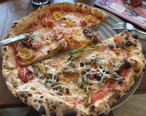 Vegetarian and four tomatoes pizza (sorry, I started eating before taking the picture 😅)  at Lil' Italy in Vienna