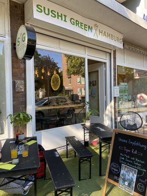Restaurant with outside seating  at Maki Maki Sushi Green Hamburg in Hamburg