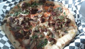 Pizza vegana  at Habibi's in San Salvador