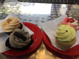 Butterscotch, Oreo, lemon+blueberry, strawberry+vanilla cupcakes. at Ms. Cupcake in South West London