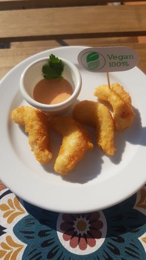 Vegan fried shrimp at Alternative Burger in Porto