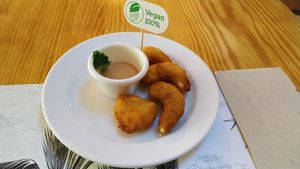 Fried vegan shrimps at Alternative Burger in Porto