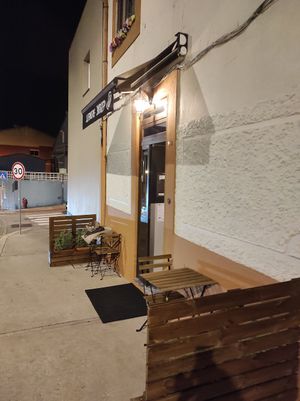 Outside at Alternative Burger in Porto