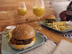 Classic burger at Alternative Burger in Porto