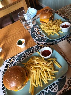 Likeat and forest vegan burgers at Alternative Burger in Porto