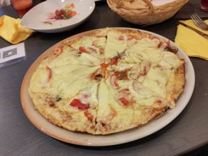Pizza with lots of cheese
 at Der Kleine Vegetarier Zwei in Braunschweig