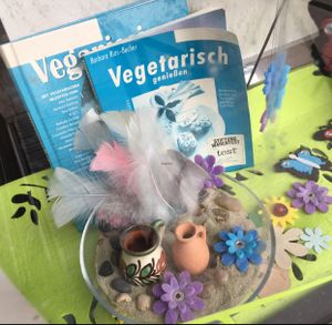 window decoration at Der Kleine Vegetarier Zwei in Braunschweig