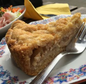 apple crumble at Der Kleine Vegetarier Zwei in Braunschweig
